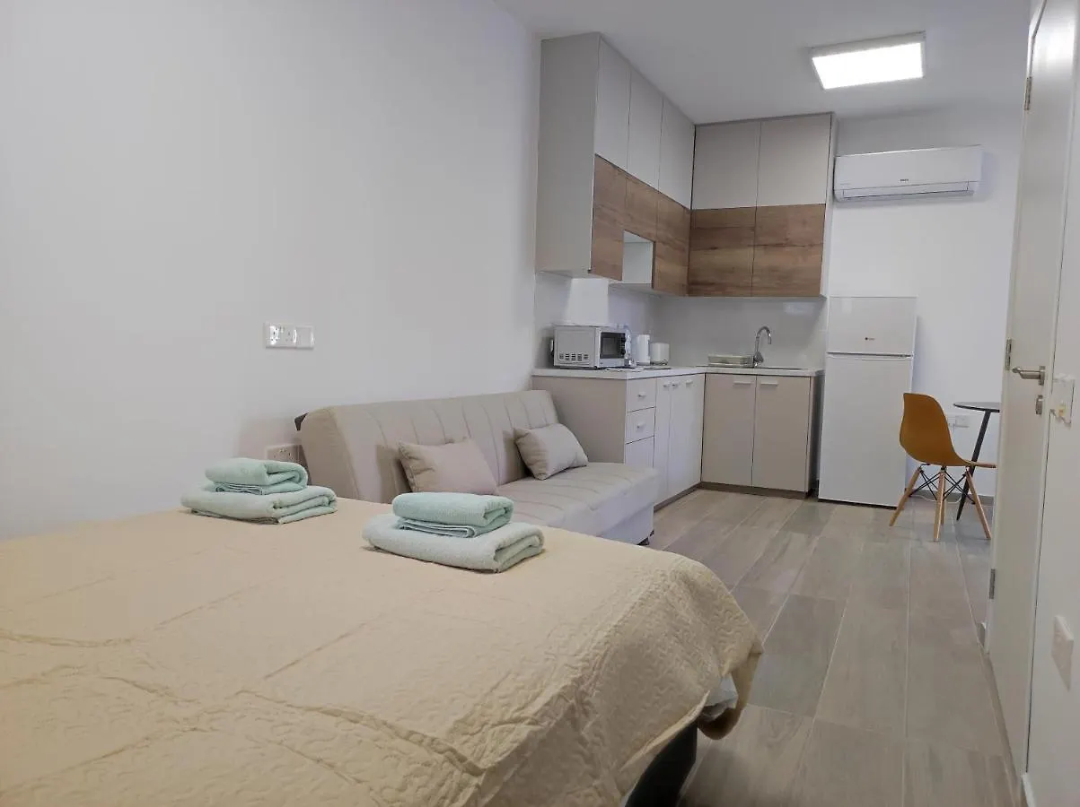 St. Lazaros Studios 2 لارنكا 0*,  قبرص
